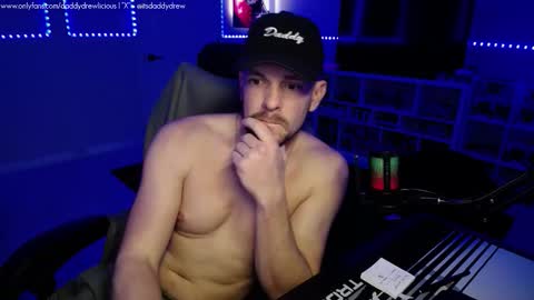 Snapshot of daddydrewlicious chatting on 12-17-25, 02:06 Drew online show from 12-17-25, 02:06