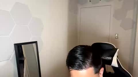 Snapshot of daddyfit95 chatting on 06-06-26, 04:50 daddyfit95 online show from 06-06-26, 04:50