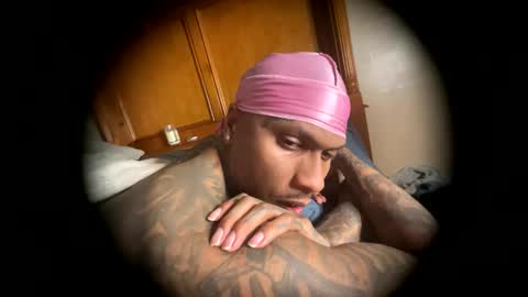 Snapshot of daddyjanimal chatting on 05-19-26, 11:44 sexy tatted king bbc online show from 05-19-26, 11:44