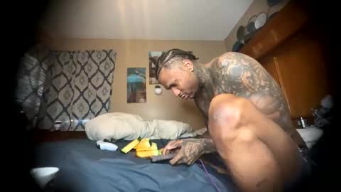 Snapshot of daddyjanimal chatting on 05-21-26, 12:56 sexy tatted king bbc online show from 05-21-26, 12:56