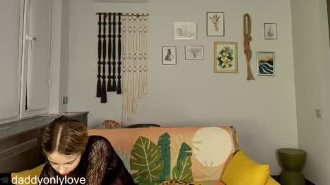 Zoe online show from 10-15-25, 06:08