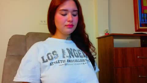 Snapshot of daddys_little_secrett chatting on 11-05-25, 01:05 Valen online show from 11-05-25, 01:05