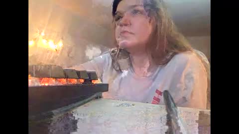 Snapshot of daddyscumslut211 chatting on 12-16-25, 02:16 fairylee21 online show from 12-16-25, 02:16