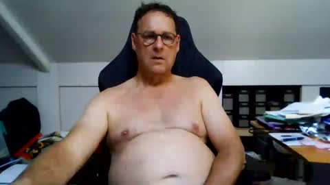 Snapshot of daddyspoenk chatting on 07-27-26, 02:35 Dannyspoenk online show from 07-27-26, 02:35