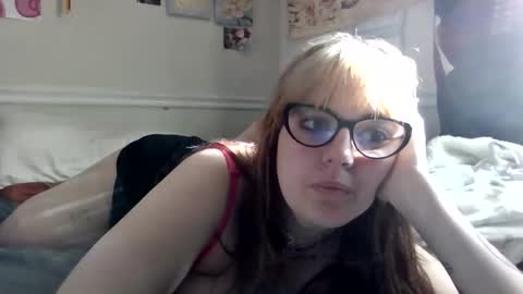 Snapshot of dadsdoll2 chatting on 03-24-26, 01:16 dadsdoll2 online show from 03-24-26, 01:16