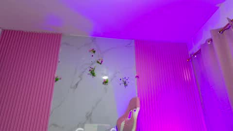 Snapshot of dafne17_ chatting on 05-15-26, 09:33 Dafne online show from 05-15-26, 09:33