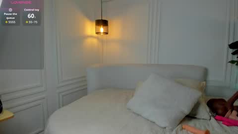 dafne_hillss online show from 04-07-26, 11:21