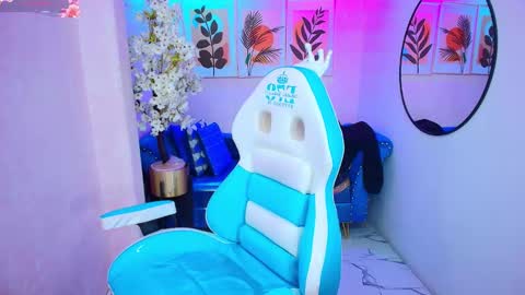 dafne huges online show from 11-27-25, 07:49