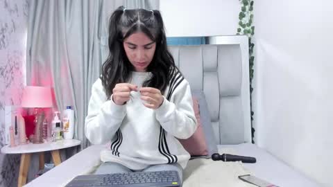 dafne_quenn online show from 09-26-25, 01:15
