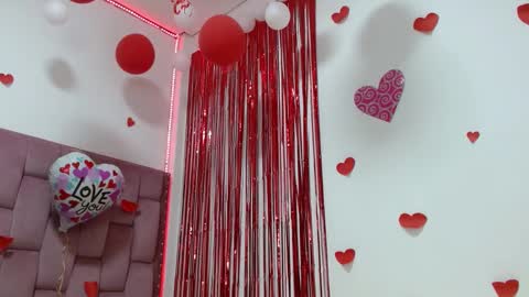 Snapshot of dafnnee_ross chatting on 02-14-25, 12:14 DAFNNE online show from 02-14-25, 12:14