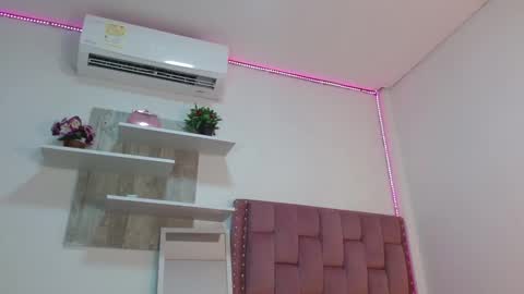 Snapshot of dafnnee_ross chatting on 03-07-25, 12:12 DAFNNE online show from 03-07-25, 12:12