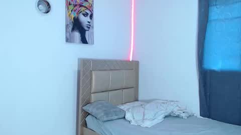 Snapshot of dafnnee_ross chatting on 10-31-25, 03:35 DAFNNE online show from 10-31-25, 03:35