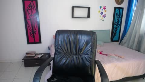 Dahiana online show from 02-13-25, 06:48