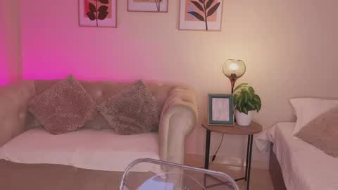 Dahiann Walcott online show from 03-24-26, 08:14