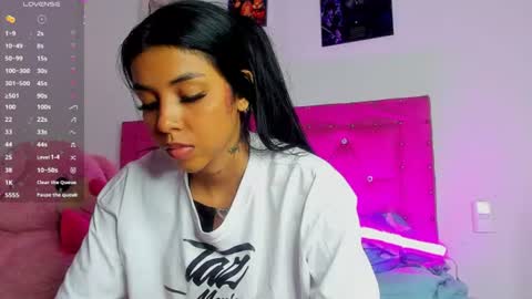Snapshot of dahiangomezz chatting on 06-26-26, 01:10 online show from 06-26-26, 01:10