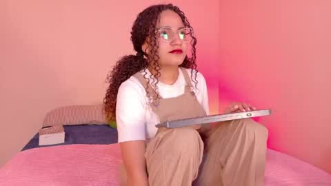 Snapshot of dahliabrowniee chatting on 06-08-26, 06:36 Dahli online show from 06-08-26, 06:36
