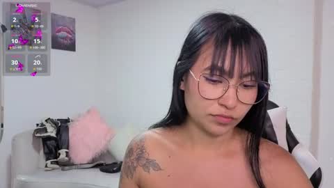 Snapshot of dahlienne_vianne chatting on 07-25-26, 08:06 Nicole online show from 07-25-26, 08:06