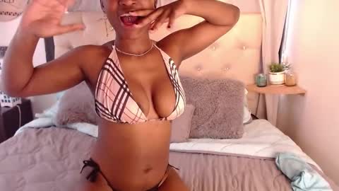 Snapshot of dahyan_ chatting on 02-24-25, 08:58 DAHYAN online show from 02-24-25, 08:58