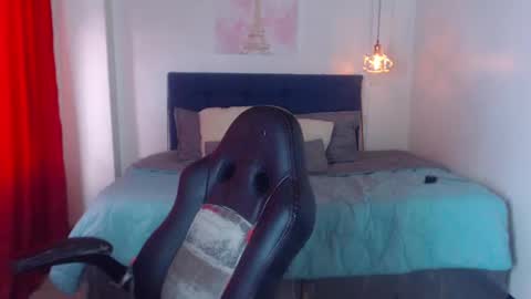 Snapshot of dahyan_ chatting on 03-02-25, 08:18 DAHYAN online show from 03-02-25, 08:18