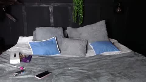 Snapshot of dahyan_ chatting on 10-05-25, 02:37 DAHYAN online show from 10-05-25, 02:37