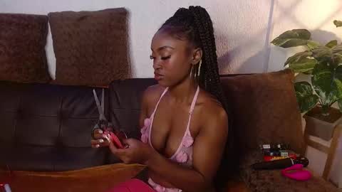 Snapshot of dahyan_ chatting on 12-19-25, 03:08 DAHYAN online show from 12-19-25, 03:08