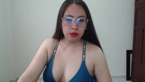 Snapshot of daily_queen19 chatting on 05-26-26, 12:01 Carol online show from 05-26-26, 12:01