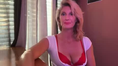 Daisy137 online show from 12-16-25, 08:58