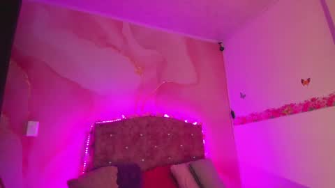 Snapshot of daisy__rose chatting on 12-27-24, 02:36 Dai online show from 12-27-24, 02:36