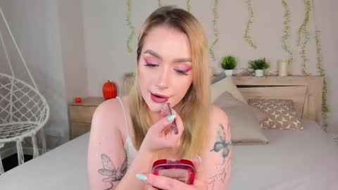 Snapshot of daisy_beckerr chatting on 05-29-26, 09:18 Viickie online show from 05-29-26, 09:18