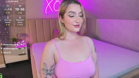 Snapshot of daisy_beckerr chatting on 06-03-26, 02:33 Viickie online show from 06-03-26, 02:33