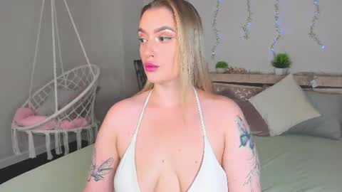 Snapshot of daisy_beckerr chatting on 06-11-26, 09:29 Viickie online show from 06-11-26, 09:29