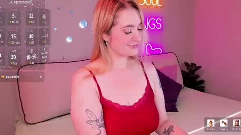 Snapshot of daisy_beckerr chatting on 07-19-26, 09:24 Viickie online show from 07-19-26, 09:24