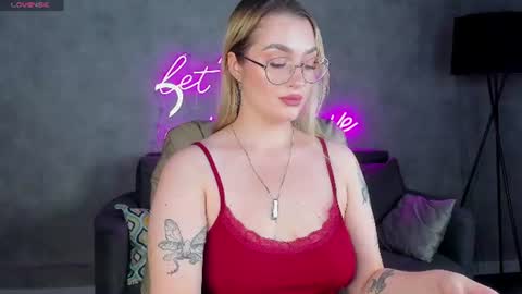 Snapshot of daisy_beckerr chatting on 08-04-26, 09:12 Viickie online show from 08-04-26, 09:12