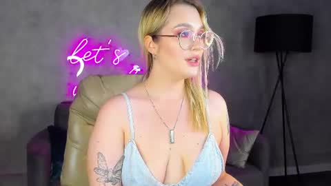 Snapshot of daisy_beckerr chatting on 08-05-26, 09:23 Viickie online show from 08-05-26, 09:23