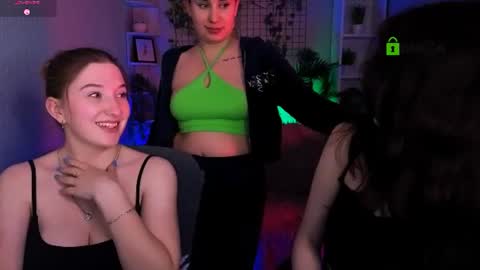 Snapshot of daisy_candy chatting on 06-17-26, 12:24 Little Di online show from 06-17-26, 12:24