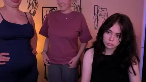 Snapshot of daisy_candy chatting on 07-12-26, 12:45 Little Di online show from 07-12-26, 12:45