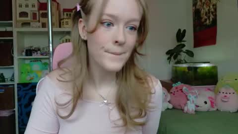 Snapshot of daisy_dollxo chatting on 04-30-26, 07:09 Daisy online show from 04-30-26, 07:09