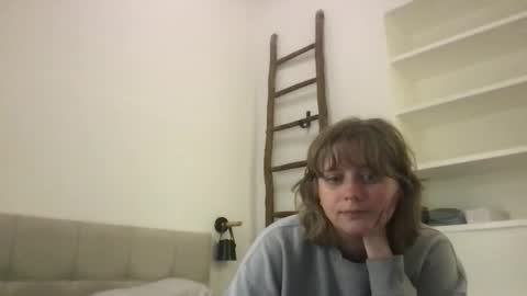 Snapshot of daisy_lately chatting on 10-31-25, 10:38 daisy_lately online show from 10-31-25, 10:38