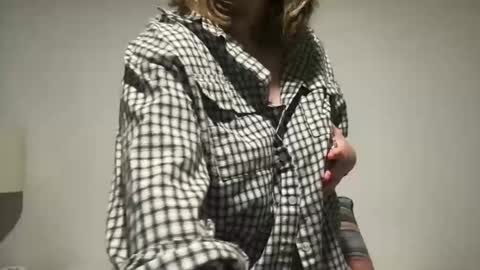 Snapshot of daisy_lately chatting on 03-02-26, 01:19 daisy_lately online show from 03-02-26, 01:19