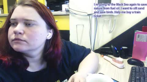 Snapshot of daisy_low chatting on 12-14-25, 06:52 Alexandra online show from 12-14-25, 06:52