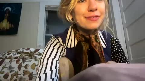 DaisyB3 online show from 01-08-25, 02:35