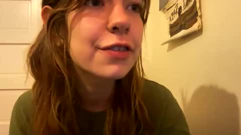 Snapshot of daisybaby699 chatting on 05-19-26, 07:15 DaisyB3 online show from 05-19-26, 07:15