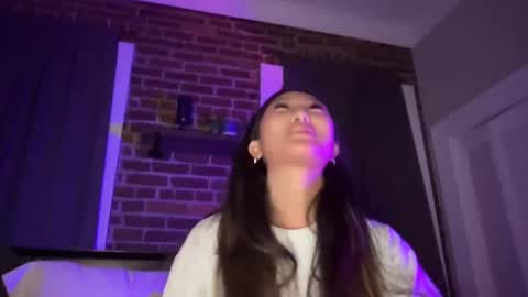 Snapshot of daisykimvip chatting on 02-07-25, 02:29 Daisy Kim online show from 02-07-25, 02:29