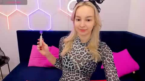 daisymellifluous online show from 12-23-25, 01:47