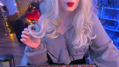 Snapshot of daisyvale chatting on 02-18-26, 01:40 Daisy online show from 02-18-26, 01:40