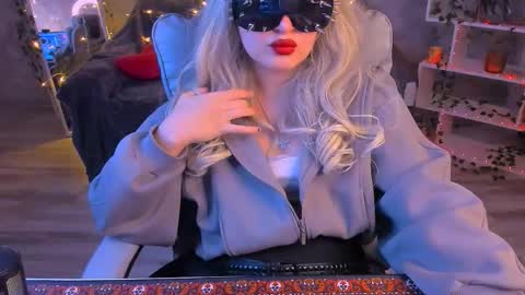 Snapshot of daisyvale chatting on 02-19-26, 02:24 Daisy online show from 02-19-26, 02:24