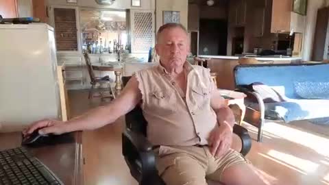 Snapshot of dakit2 chatting on 05-08-26, 02:22 dakit online show from 05-08-26, 02:22