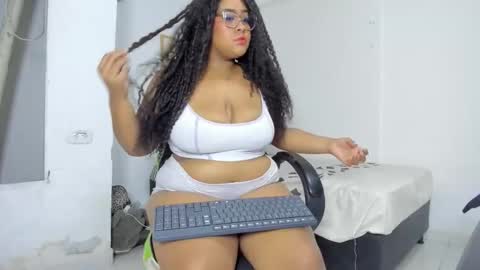 Snapshot of dakota__luxx chatting on 09-28-25, 04:29 dakota__luxx online show from 09-28-25, 04:29