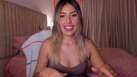 Snapshot of dakota_clark chatting on 03-07-25, 01:31 Helloo HAPPY NEW YEAR Ill be back soon online show from 03-07-25, 01:31