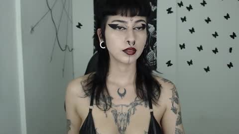 Snapshot of dakota_krall_ chatting on 02-11-25, 02:03 dakota online show from 02-11-25, 02:03